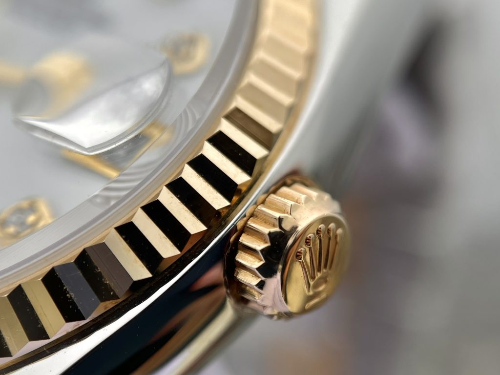 Đồng hồ Rolex cọc số đính đá