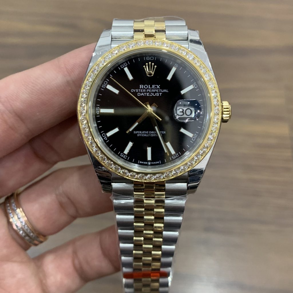 Đồng hồ Rolex viền đá Fake 11
