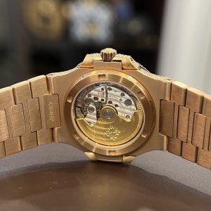 Dong-ho-Patek-Philippe-Automatic-Thuy-Sy-scaled-2.jpg