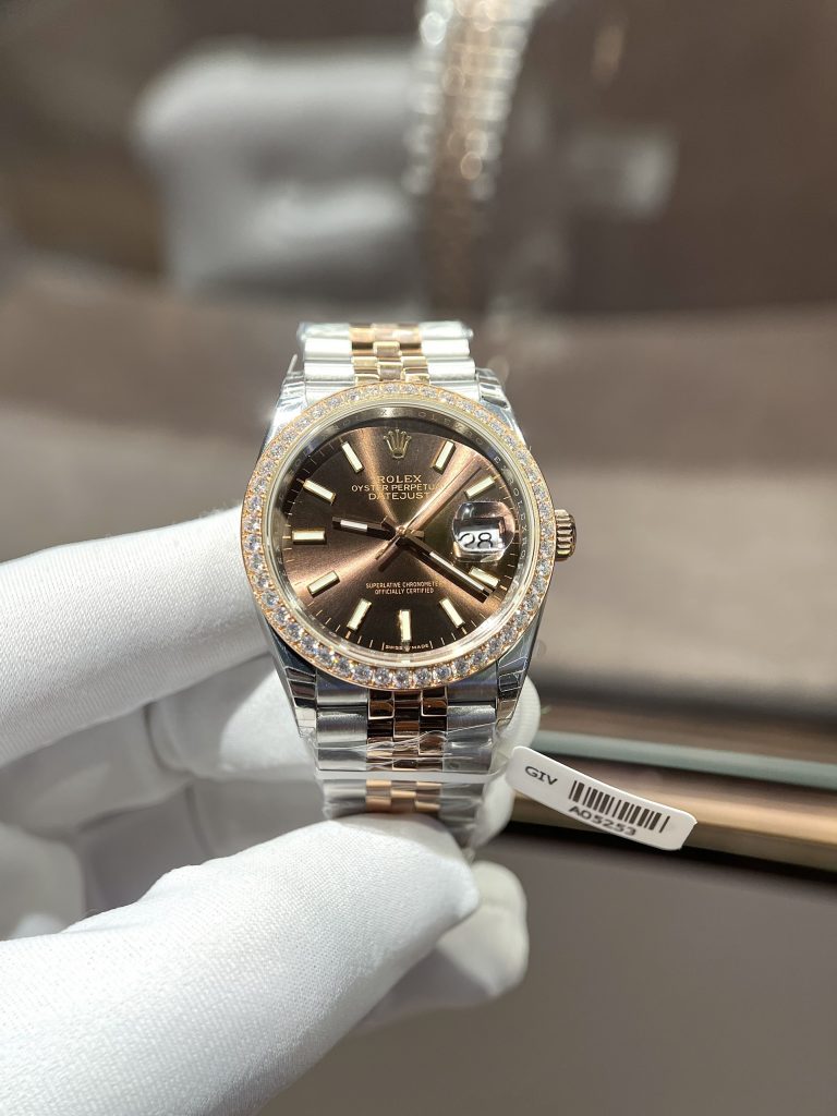 Đồng hồ Rolex viền kim cương