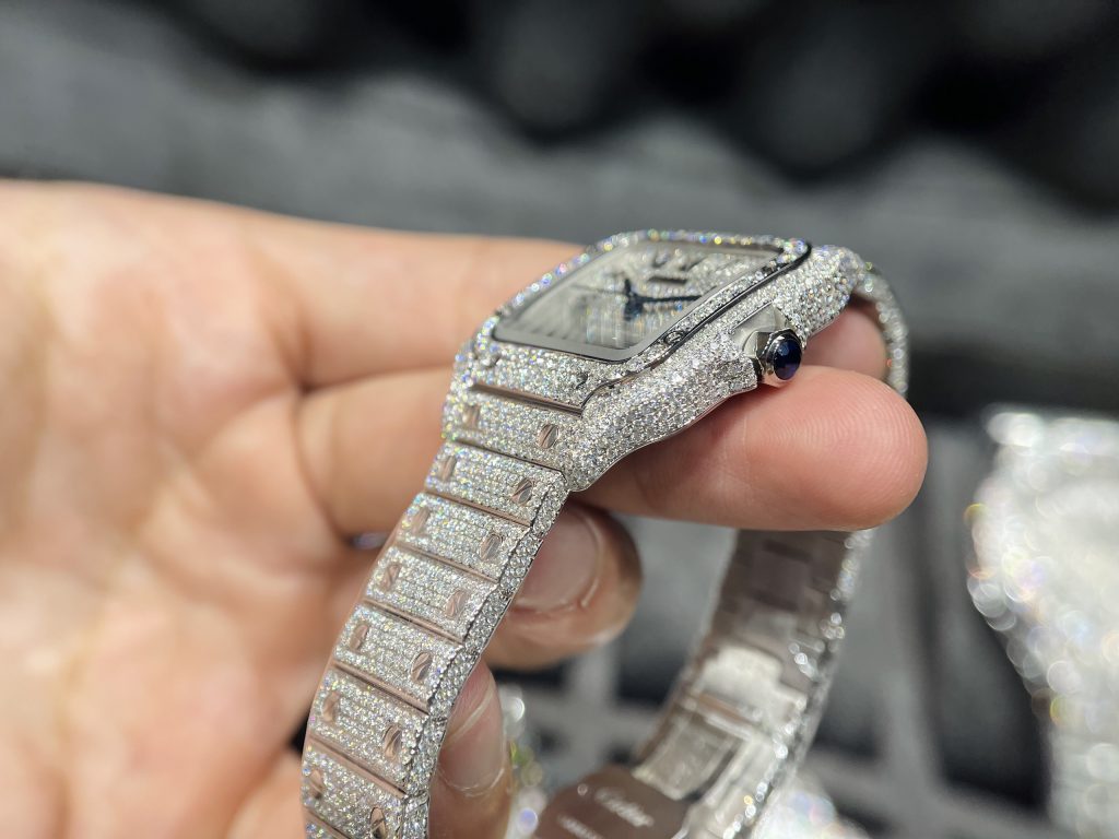Đồng hồ Cartier đính full kim cương moissanite