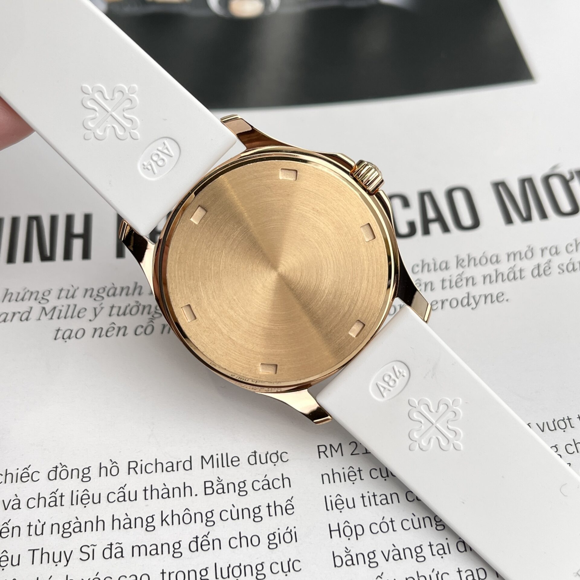 Lịch sử giá Đồng hồ titan nữ lắc tay thời trang 2606sm01 dây inox, kính  khoáng cứng , bảo hành 24 tháng cập nhật 10/2023 - BeeCost