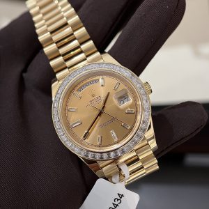 Đồng hồ Rolex bọc vàng độ kim cương moissanite