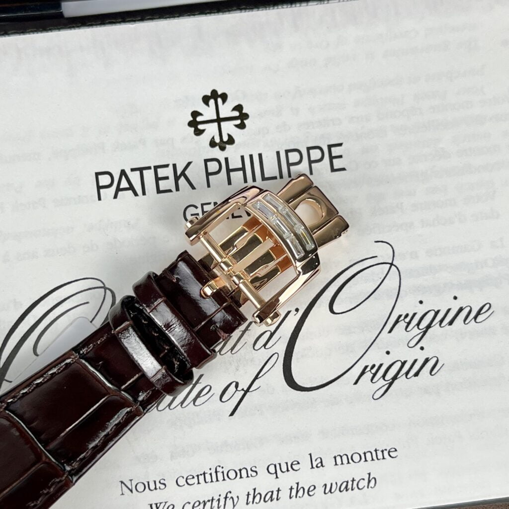 Đồng hồ Patek Philippe Nautilus 5724R Bọc Vàng