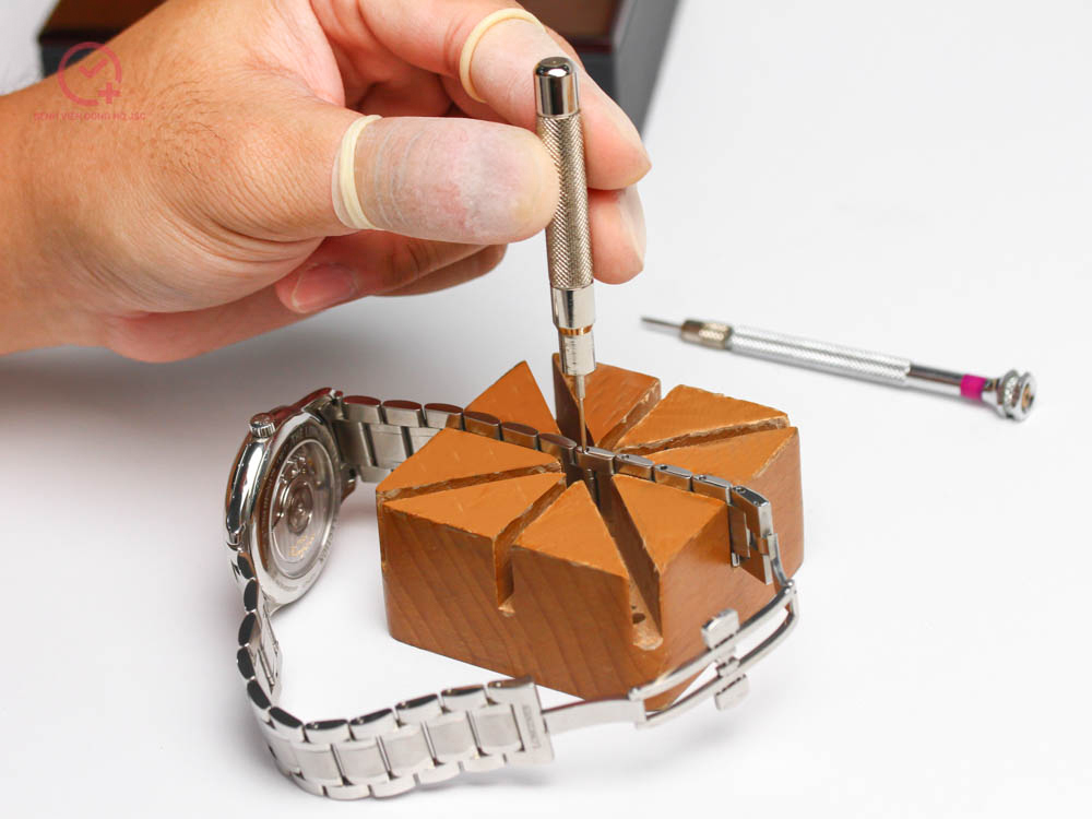cách cắt mắt đồng hồ dây kim loại tại nhà