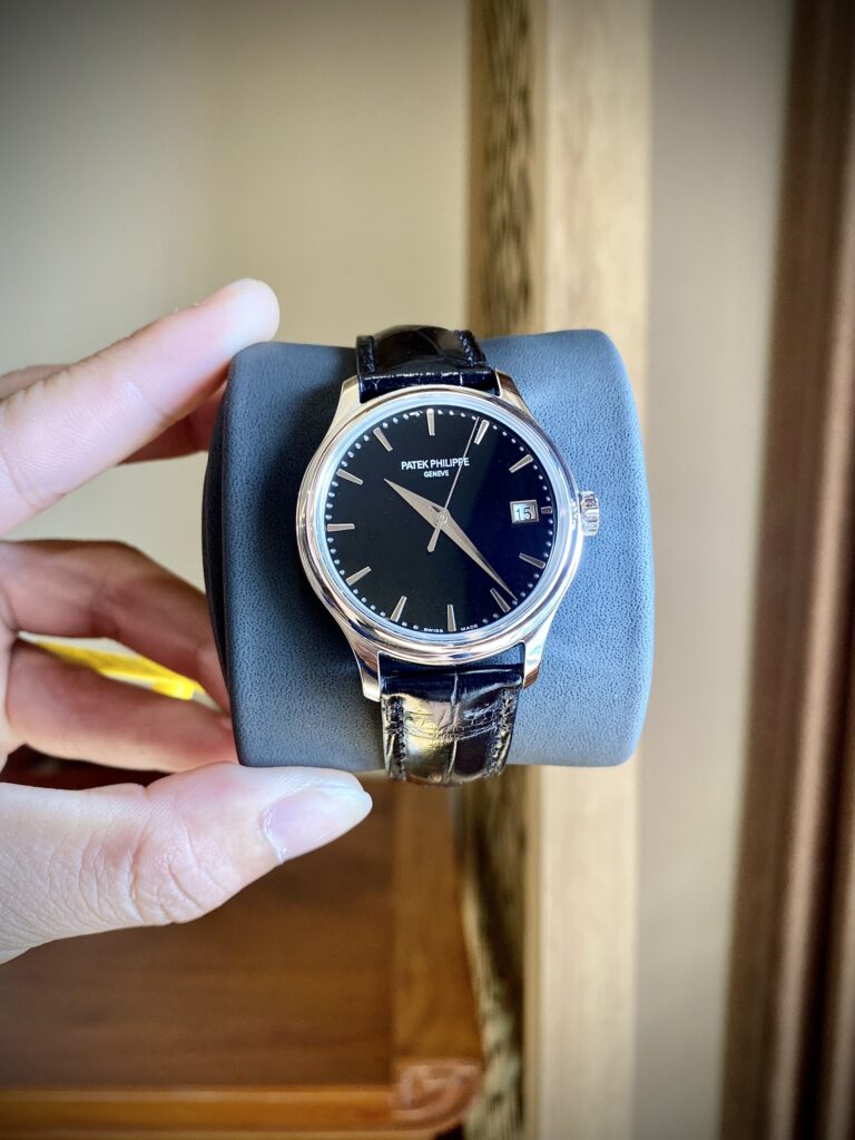 Đồng Hồ Patek Philippe Calatrava 5227G Replica Cao Cấp Nhất