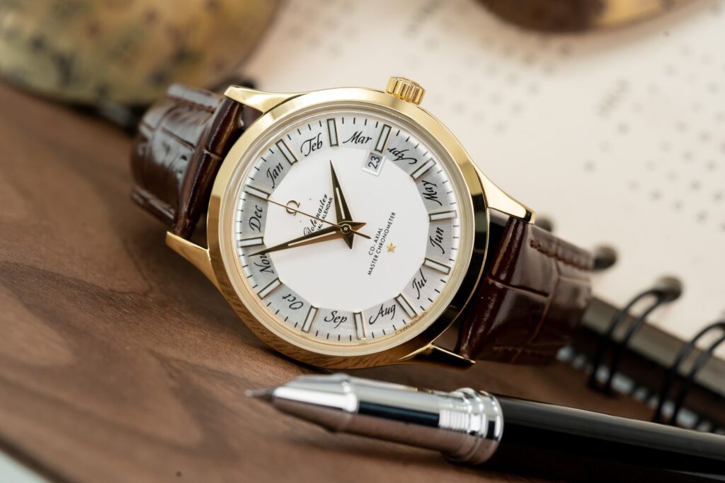 Đồng Hồ Nam Omega Globemaster Annual Calendar Mạ Vàng