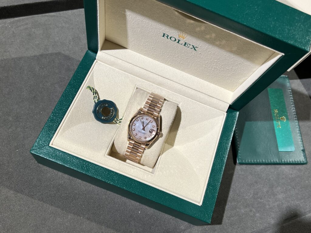 Đồng Hồ Rolex Nữ Rep 11 DateJust Mặt Số Mother Of Pearl Rose Gold 31mm