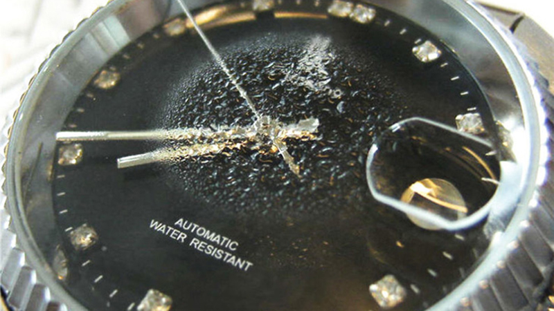 13 Ways to Handle Water Condensation in Watches 2