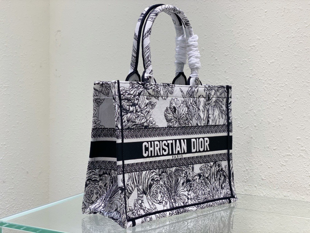 Brand New 2023 Dior Lady DLite Medium Toile de Jouy Embroidery LGHW  Luxury Bags  Wallets on Carousell