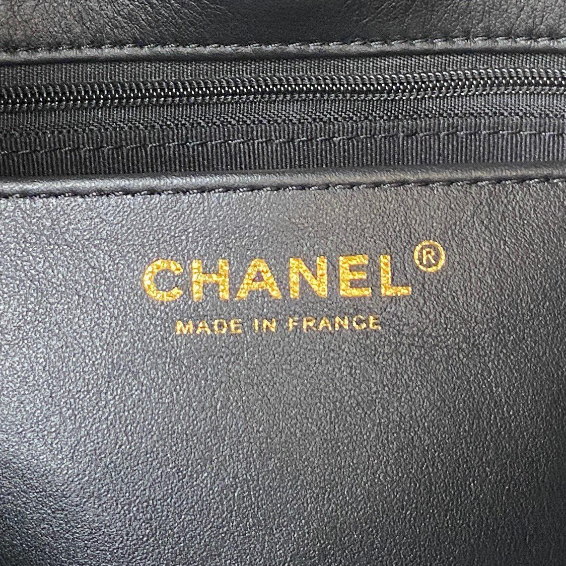 Túi Chanel 22 Mini Handbag trắng logo vàng da bê GHW best quality