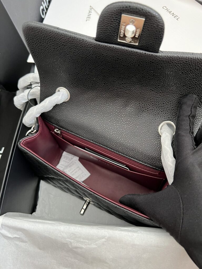 Túi Xách Chanel Medium Classic Siêu Cấp Màu Đen Khóa Bạc 20cm (1)