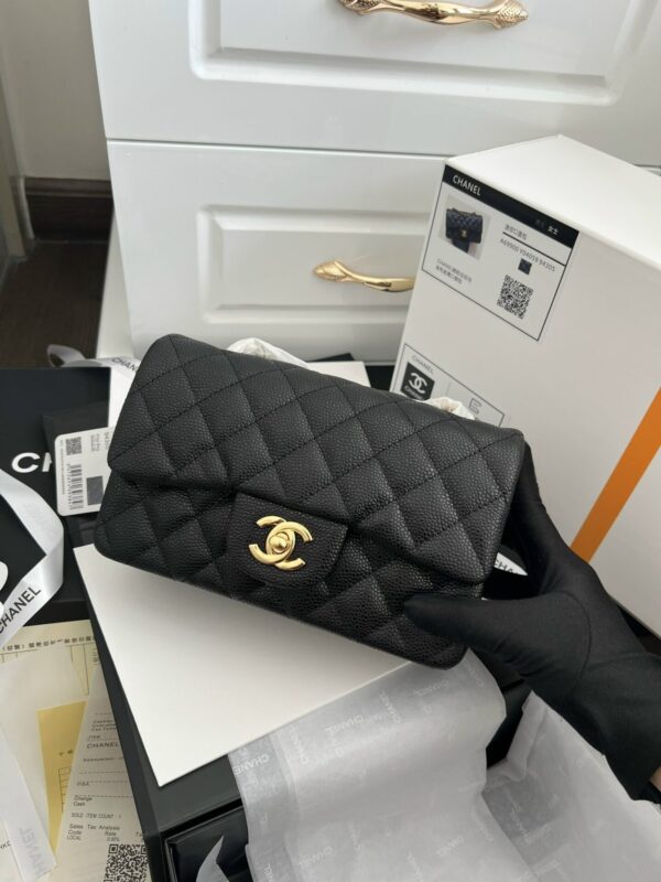 Túi Xách Chanel Medium Classic Siêu Cấp Màu Đen Khóa Vàng 20cm (1)