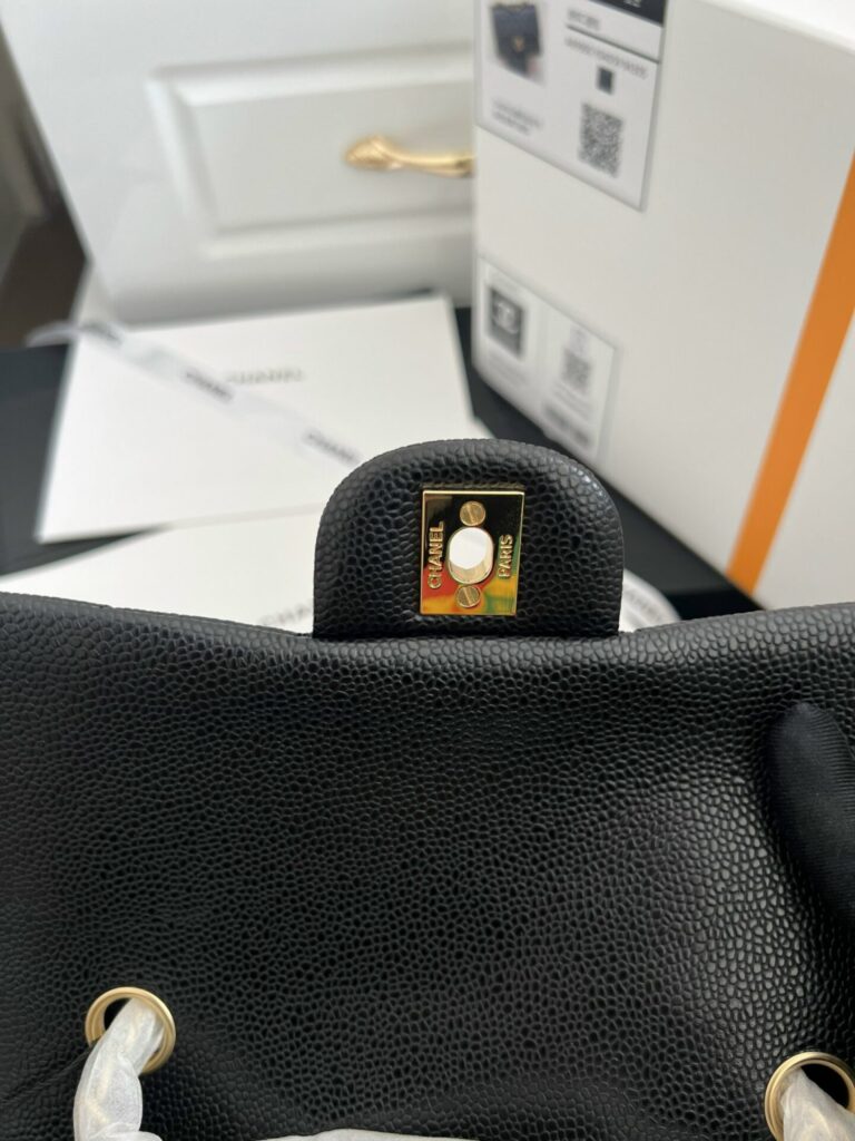 Túi Xách Chanel Medium Classic Siêu Cấp Màu Đen Khóa Vàng 20cm (2)