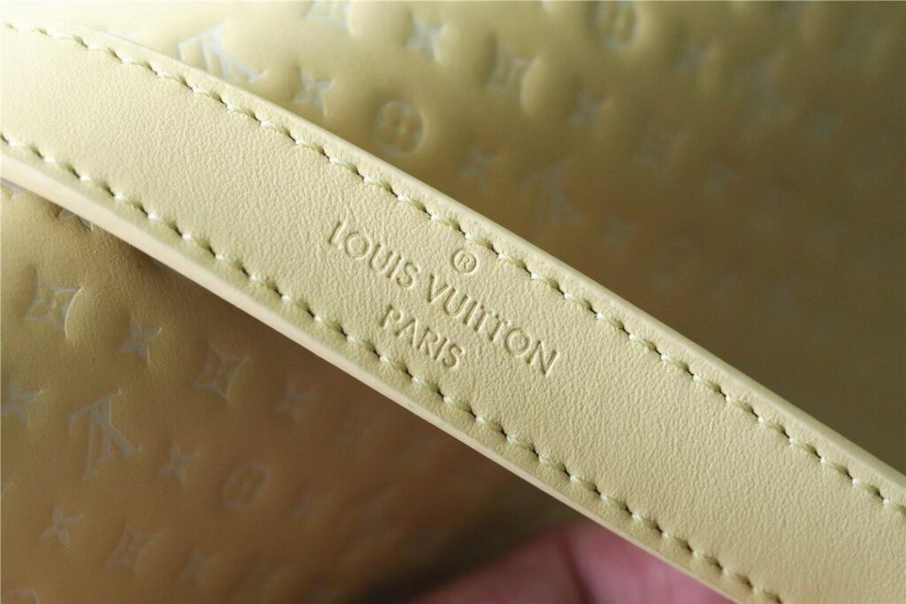 Túi Xách Louis Vuitton Dauphine MM Bag Black Màu Vàng (2)