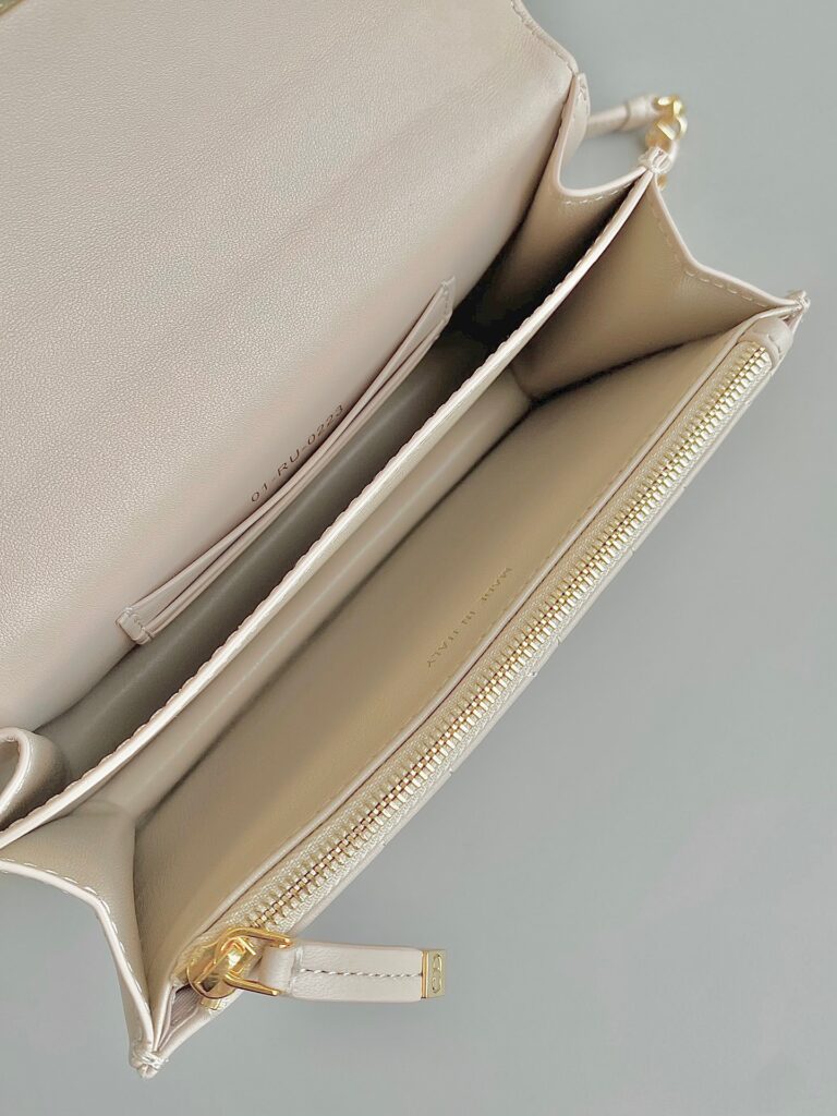Túi Xách Nữ Chanel Miss Caro Mini Bag Siêu Cấp Màu Be 19x13x5cm (1)