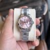Đồng Hồ Rolex Nữ Mặt Số Màu Hồng Cọc Dạ Quang Datejust EW 31mm
