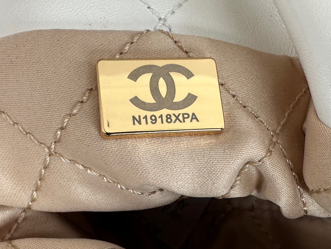 Túi Chanel 22 Bag Siêu Cấp Màu Trắng Da Mịn Size 22cm - DWatch Luxury