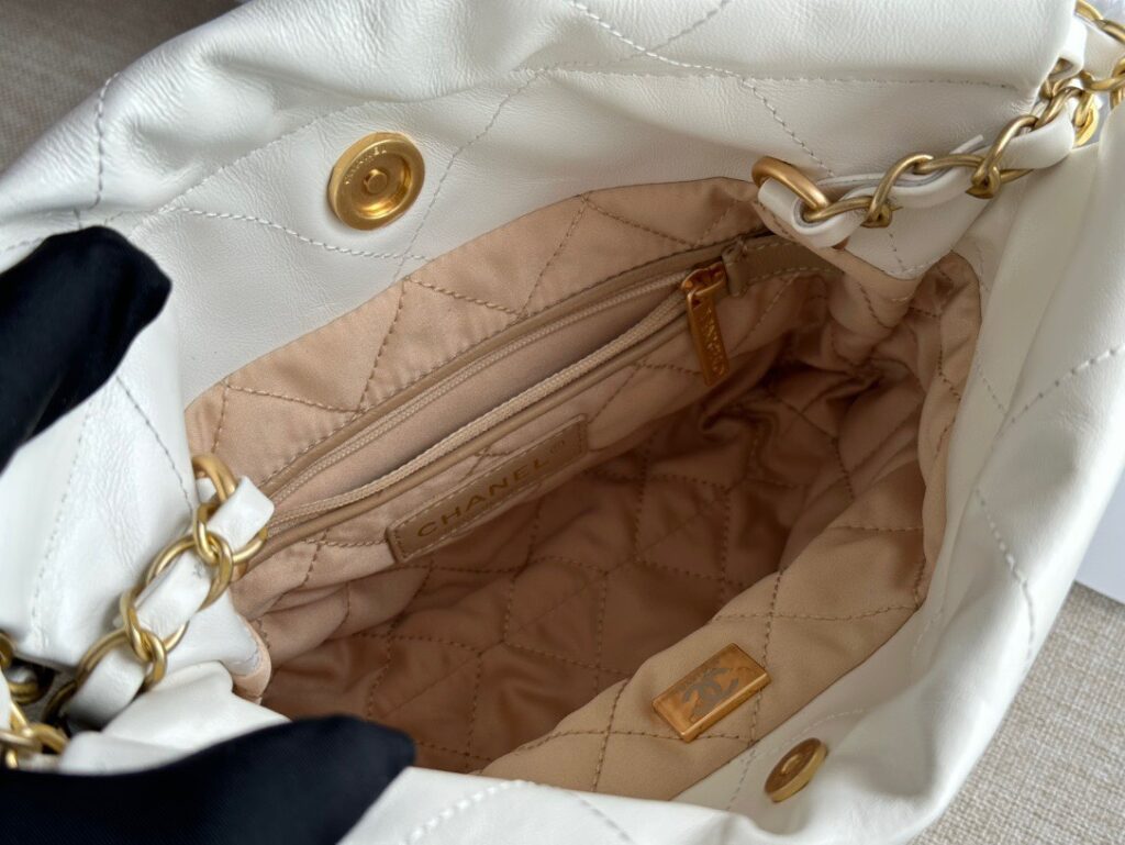 Túi Chanel 22 Bag Siêu Cấp Màu Trắng Da Mịn Size 22cm (1)