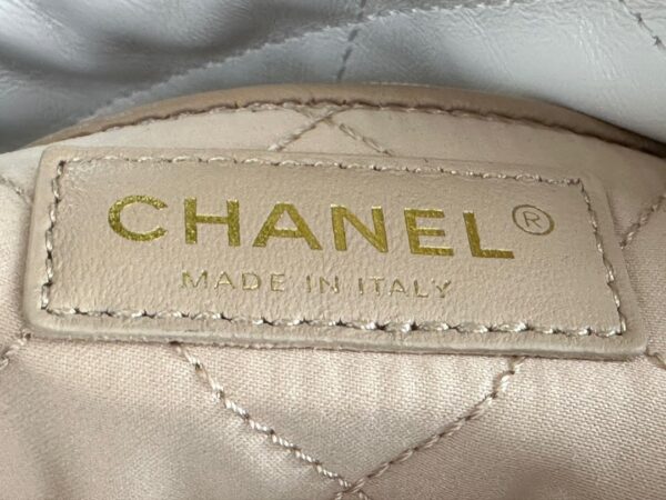 Túi Chanel 22 Bag Siêu Cấp Màu Trắng Da Mịn Size 22cm (1)