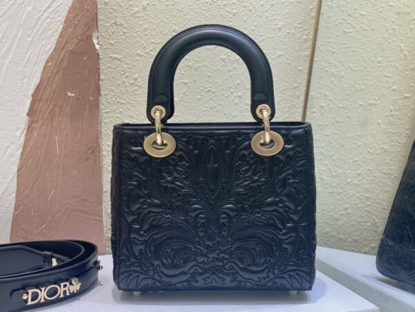 Túi Dior Lady Họa Tiết Hoa Văn Bắt Mắt Màu Đen Siêu Cấp 20cm (2)