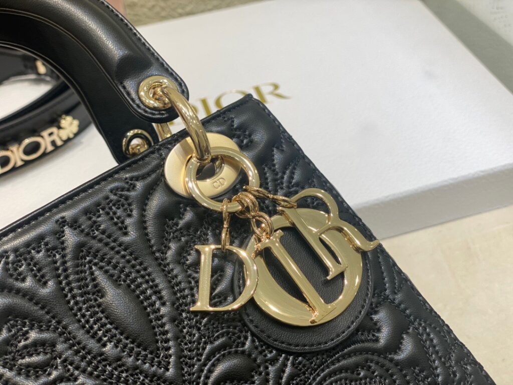 Túi Dior Lady Họa Tiết Hoa Văn Bắt Mắt Màu Đen Siêu Cấp 20cm (2)