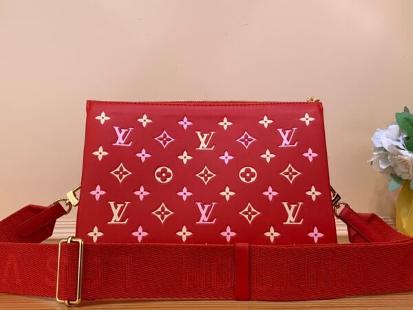 Túi Louis Vuitton LV Coussin Họa Tiết Mono Siêu Cấp 26cm (2)