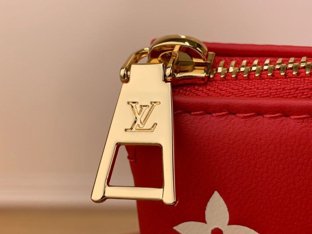Túi Louis Vuitton LV Coussin Họa Tiết Mono Siêu Cấp 26cm (2)