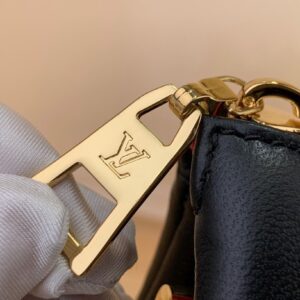 Túi Louis Vuitton LV Coussin Siêu Cấp Màu Đen 20x19cm (3)
