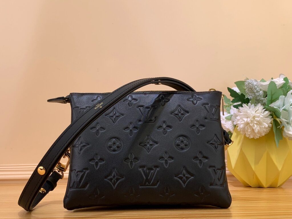 Túi Louis Vuitton LV Coussin Siêu Cấp Màu Đen 20x19cm (5)