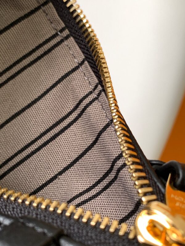 Túi Louis Vuitton LV Easy Pouch On Strap Siêu Cấp Nữ Màu Đen 19x11 (2)