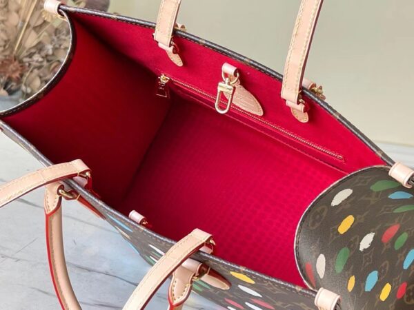 Túi Louis Vuitton LV On The Go Họa Tiết Chấm Bi Siêu Cấp 35x28cm (2)