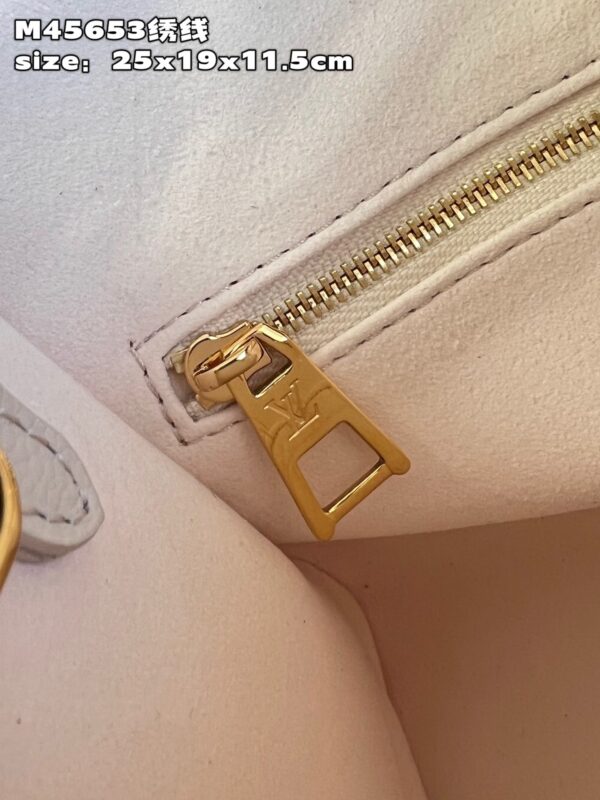 Túi Louis Vuitton LV On The Go Siêu Cấp Màu Trắng 25cm (2)