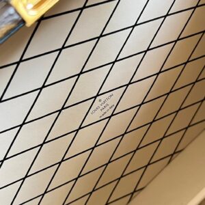 Túi Louis Vuitton LV Petite Malle V Họa Tiết Monogram 24x16x13cm (2)