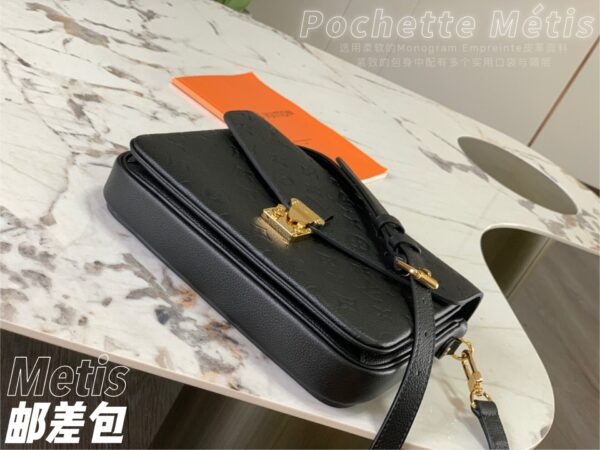 Túi Louis Vuitton LV Pochette Metis Siêu Cấp Màu Đen 25x19x7cm