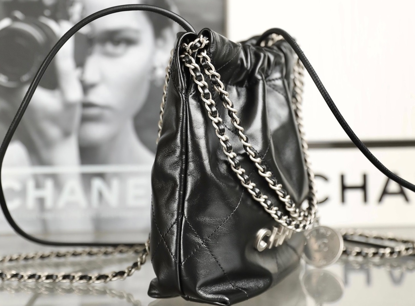 Trên tay túi xách Chanel thời thượng đẳng cấp