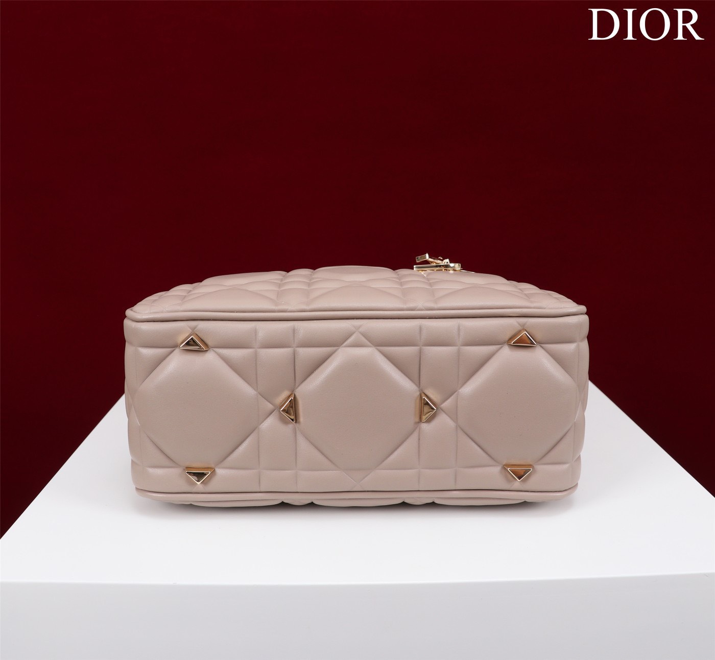Nguyên nhân nào khiến túi xách hàng hiệu Dior có giá cao ngất ngưởng   Thời trang  Việt Giải Trí