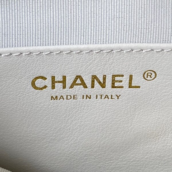 Balo Chanel Charm Mini Chất Da Mịn Màu Trắng Siêu Cấp 18x18x8cm
