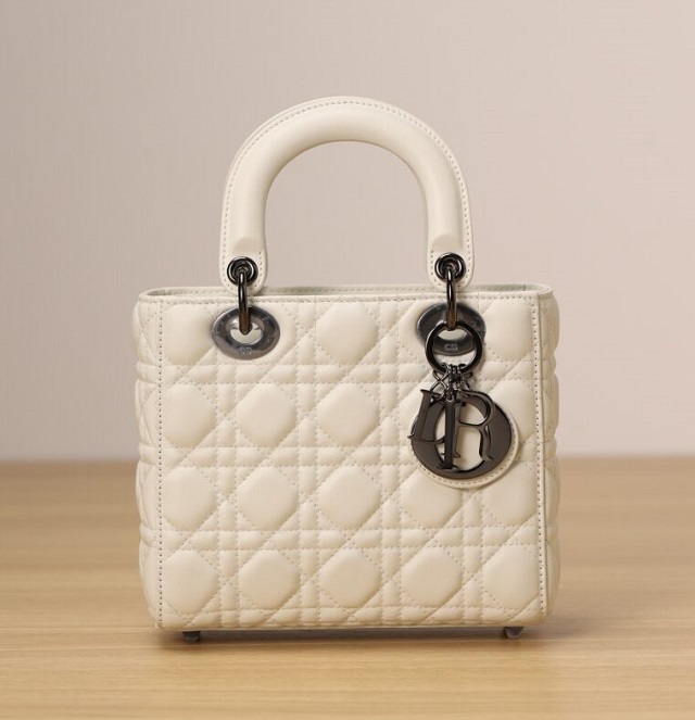 Christian Dior Paris Handbags Exquisite Craftsmanship and Premium Quality