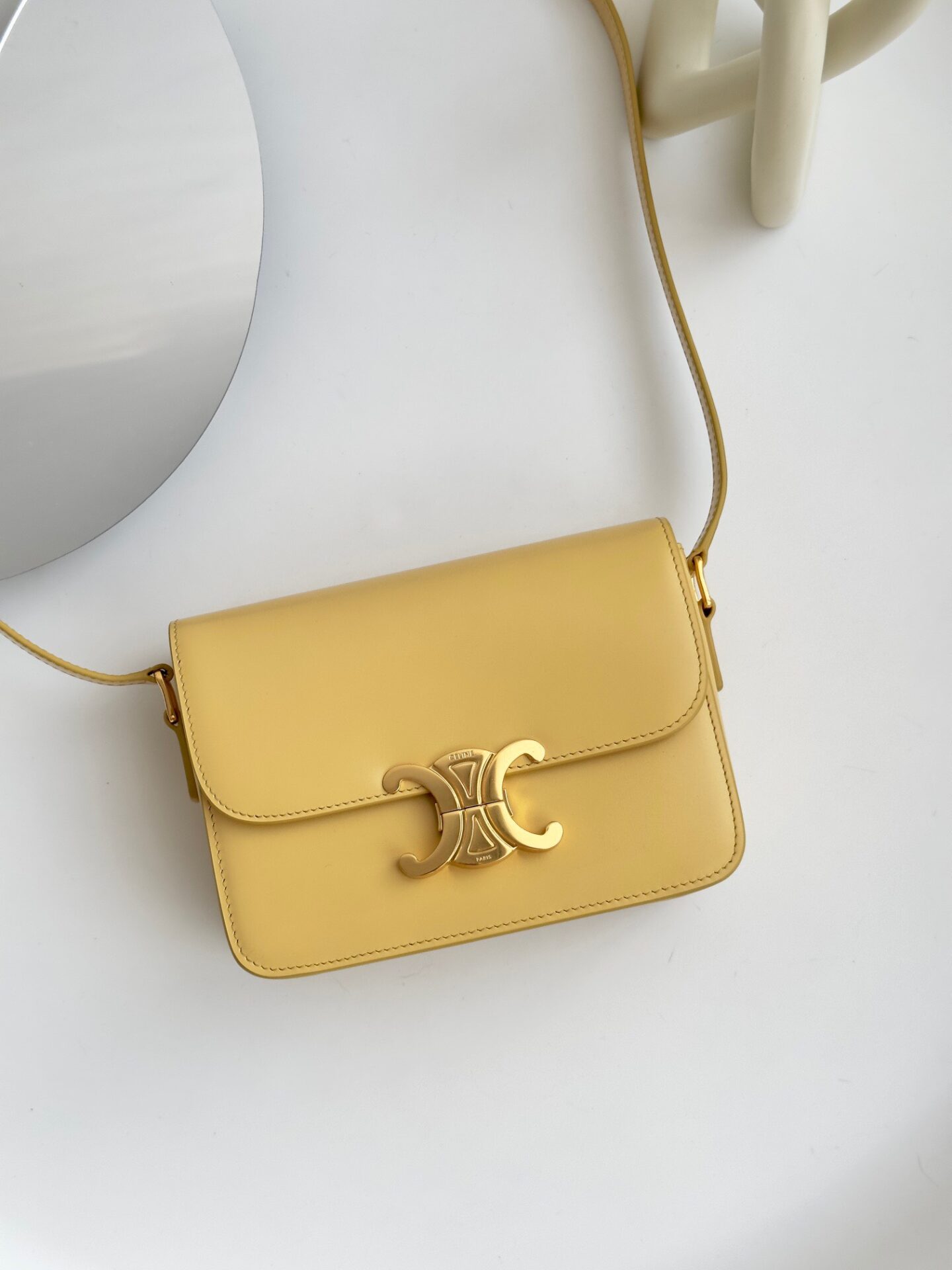 Túi Celine Triomphe Shoulder Bag Siêu Cấp Màu Vàng 19cm - DWatch Luxury