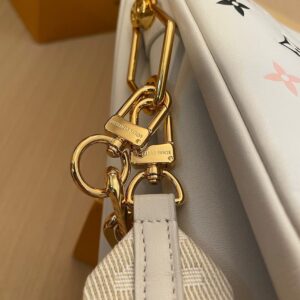 Túi Louis Vuitton LV Coussin Siêu Cấp Họa Tiết Monogram Dập Chìm 26x20x12cm (2)