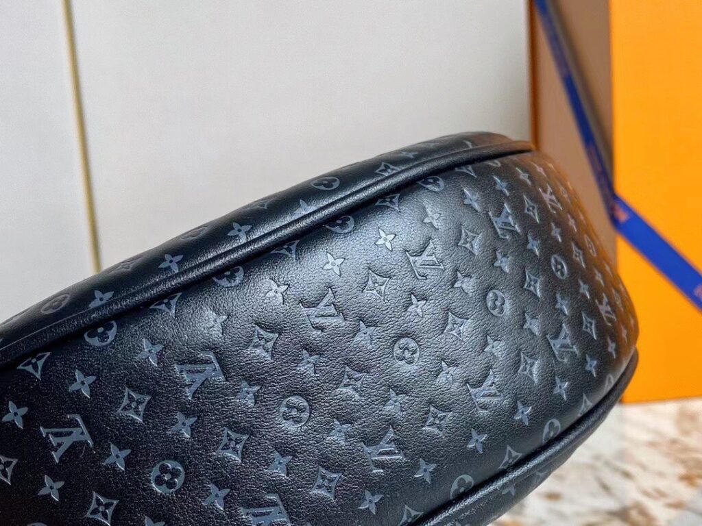 Túi Louis Vuitton Loop Họa Tiết Logo LV Dập Chìm Siêu Cấp 22x12 (2)