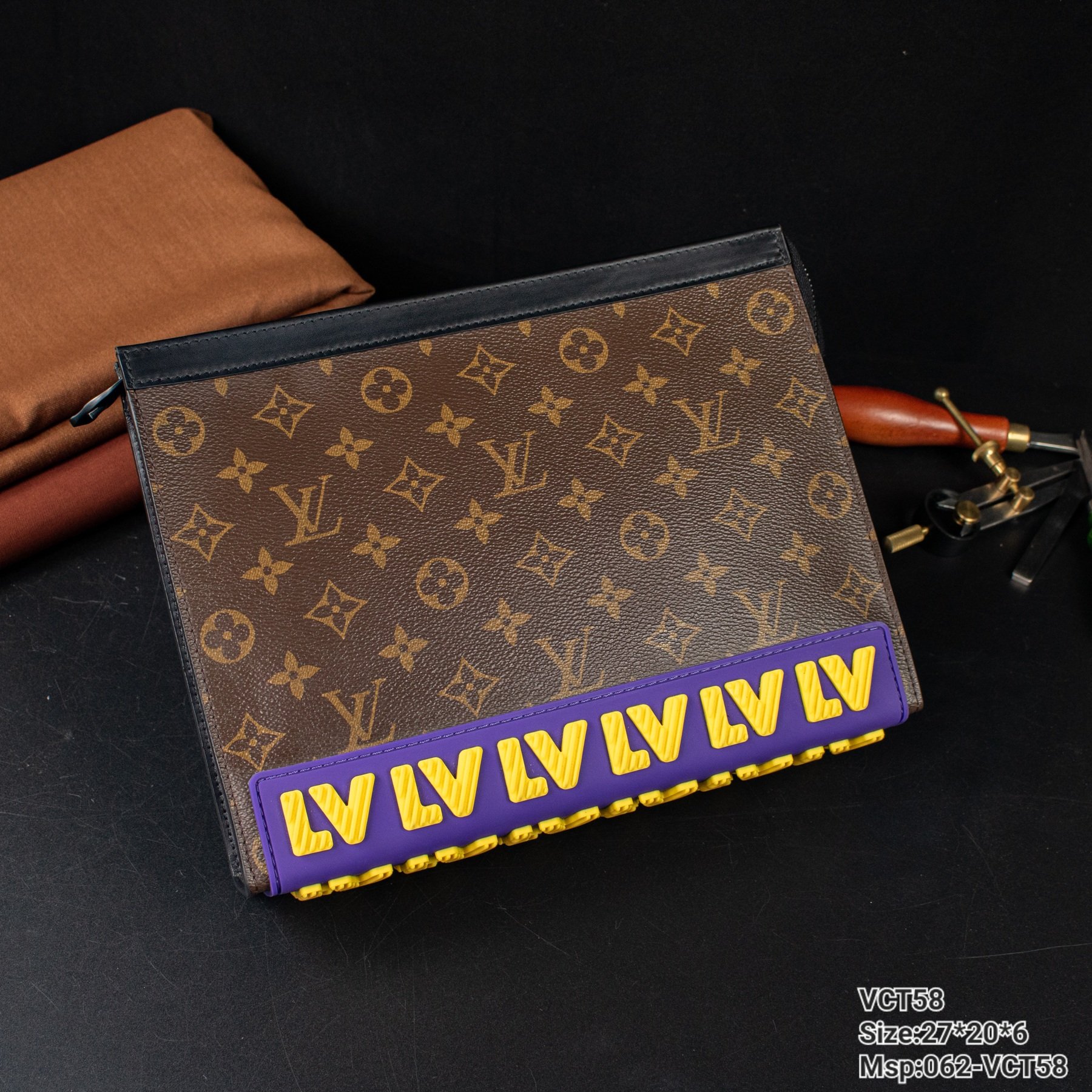Túi Xách Hàng Hiệu Louis Vuitton Clutch Nam Họa Tiết Monogram 27x20x6 -  DWatch Luxury