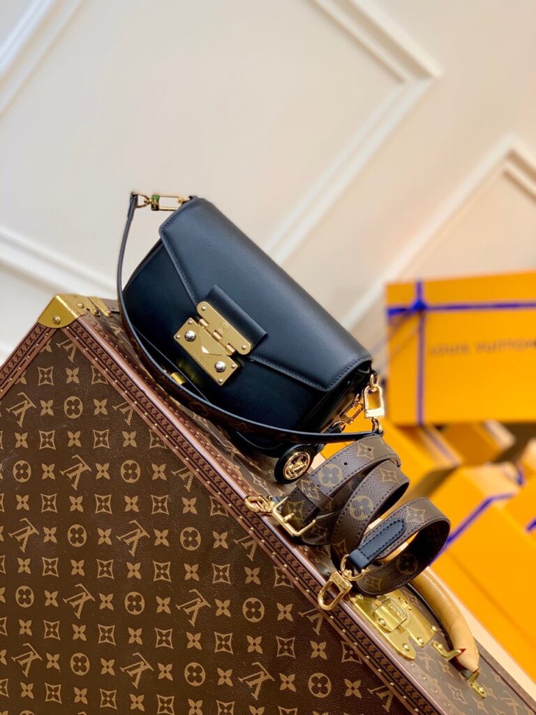 Túi Xách Siêu Cấp Louis Vuitton LV Swing Bag Màu Đen 24x15cm (2)