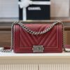 Túi Chanel Boy Medium Like Auth Họa Tiết Chữ V Nữ Màu Đỏ 25cm (2)