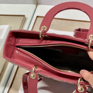Túi Dior Lady Replica 11 Cao Cấp Chất Da Bóng Màu Đỏ Khóa Vàng 32cm (2)