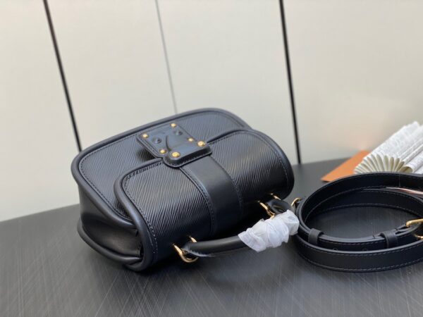 Túi Louis Vuitton Hide and Seek Bag Like Auth Nữ Màu Đen 21x15x8cm (2)