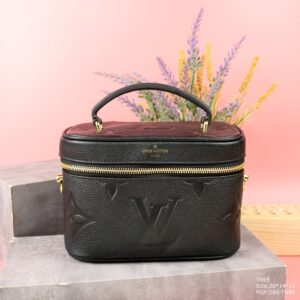 Túi Louis Vuitton LV Clutch Dạng Hộp Màu Đen Like Auth 19x13x10cm (2)