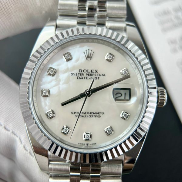 Đồng Hồ Rolex DateJust Chế Tác Mặt Mother Of Pearl Cọc Số Moissanite (9)