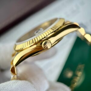 Đồng Hồ Rolex Day-Date Bọc Vàng Độ Moissanite